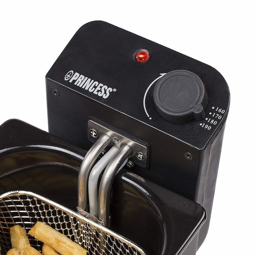 La lujosa freidora de aceite Princess 182727 cuenta con una elegante carcasa negra que permite que se pueda poner en cualquier espacio interior.