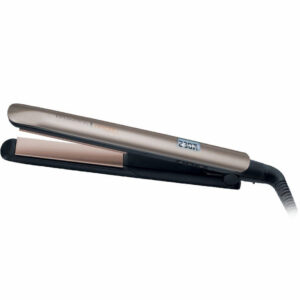 La plancha Remington Keratin Protect S8540, está diseñada con una elegante combinación de gris y rosa dorado, tiene nueve ajustes de temperatura.
