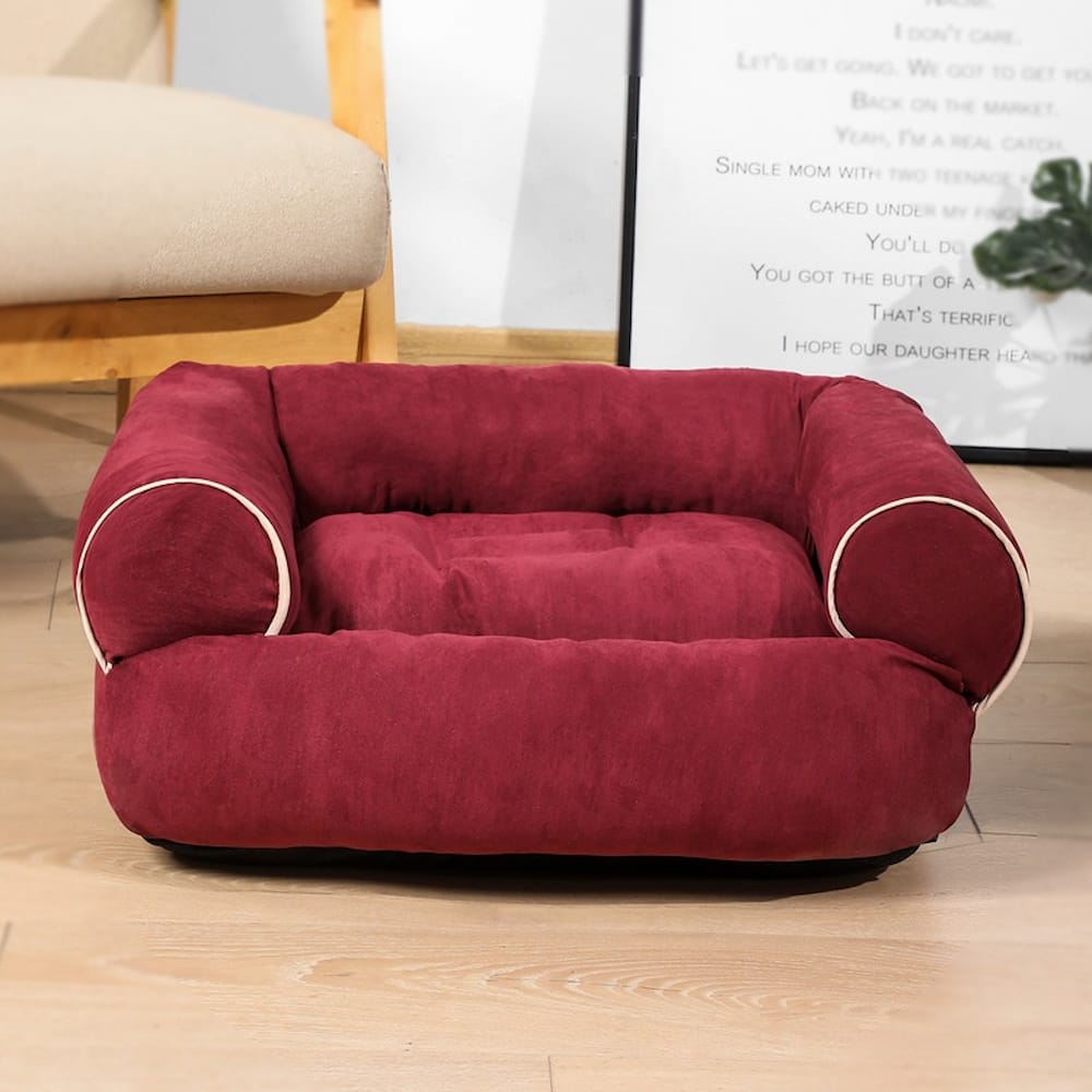 Cama sofá perro diseñada para el bienestar de tu mascota. Superficie suave, mullida, agradable al tacto y disponible en una amplia gama de colores y tamaños.