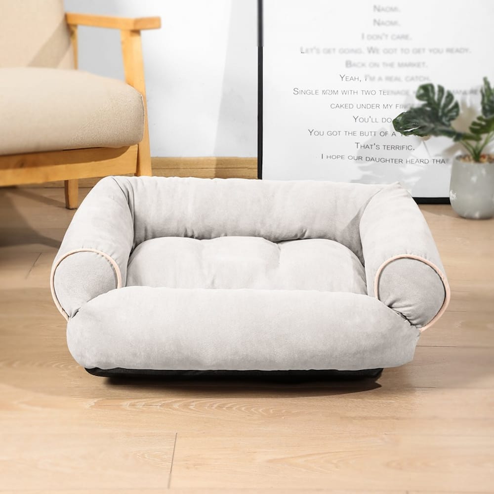 Cama sofá perro diseñada para el bienestar de tu mascota. Superficie suave, mullida, agradable al tacto y disponible en una amplia gama de colores y tamaños.
