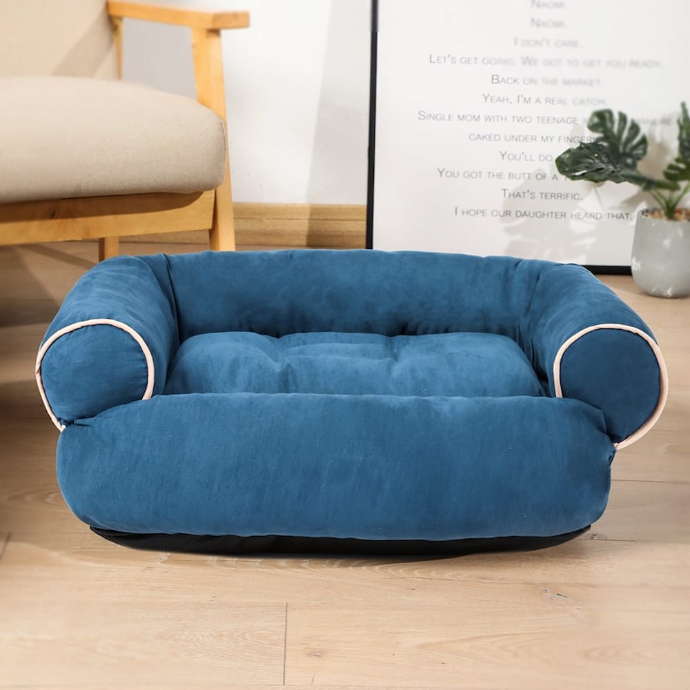 Cama sofá perro diseñada para el bienestar de tu mascota. Superficie suave, mullida, agradable al tacto y disponible en una amplia gama de colores y tamaños.